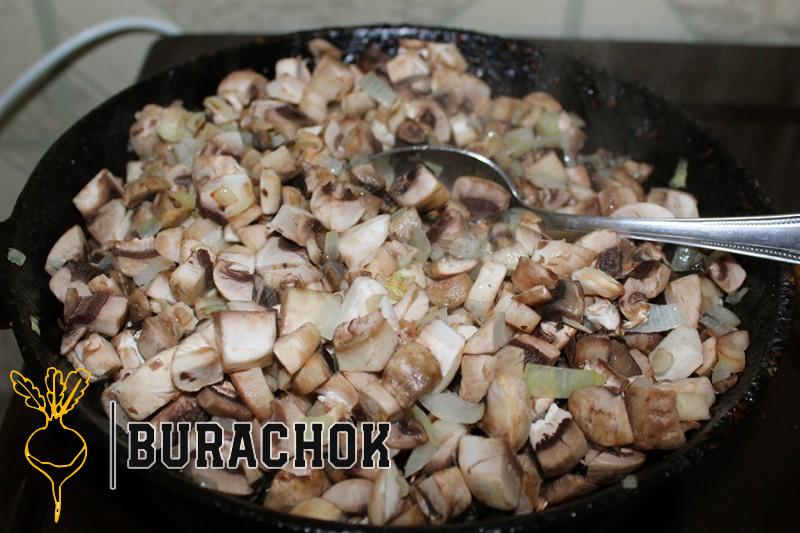 Салат з крабовими паличками, огірками та шампіньйонами