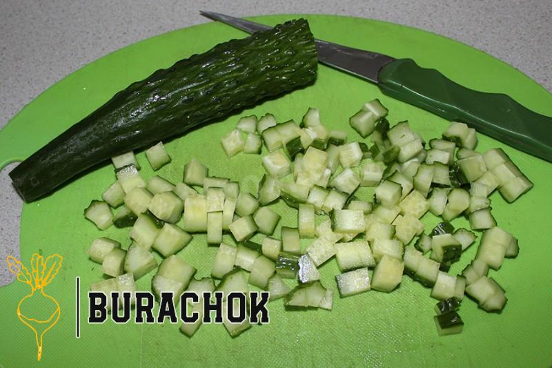 Салат з крабовими паличками, огірками та шампіньйонами