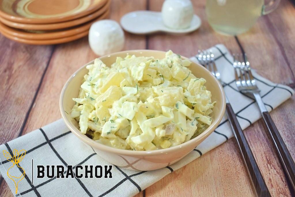 Салат з копченою куркою, пекінською капустою та ананасами