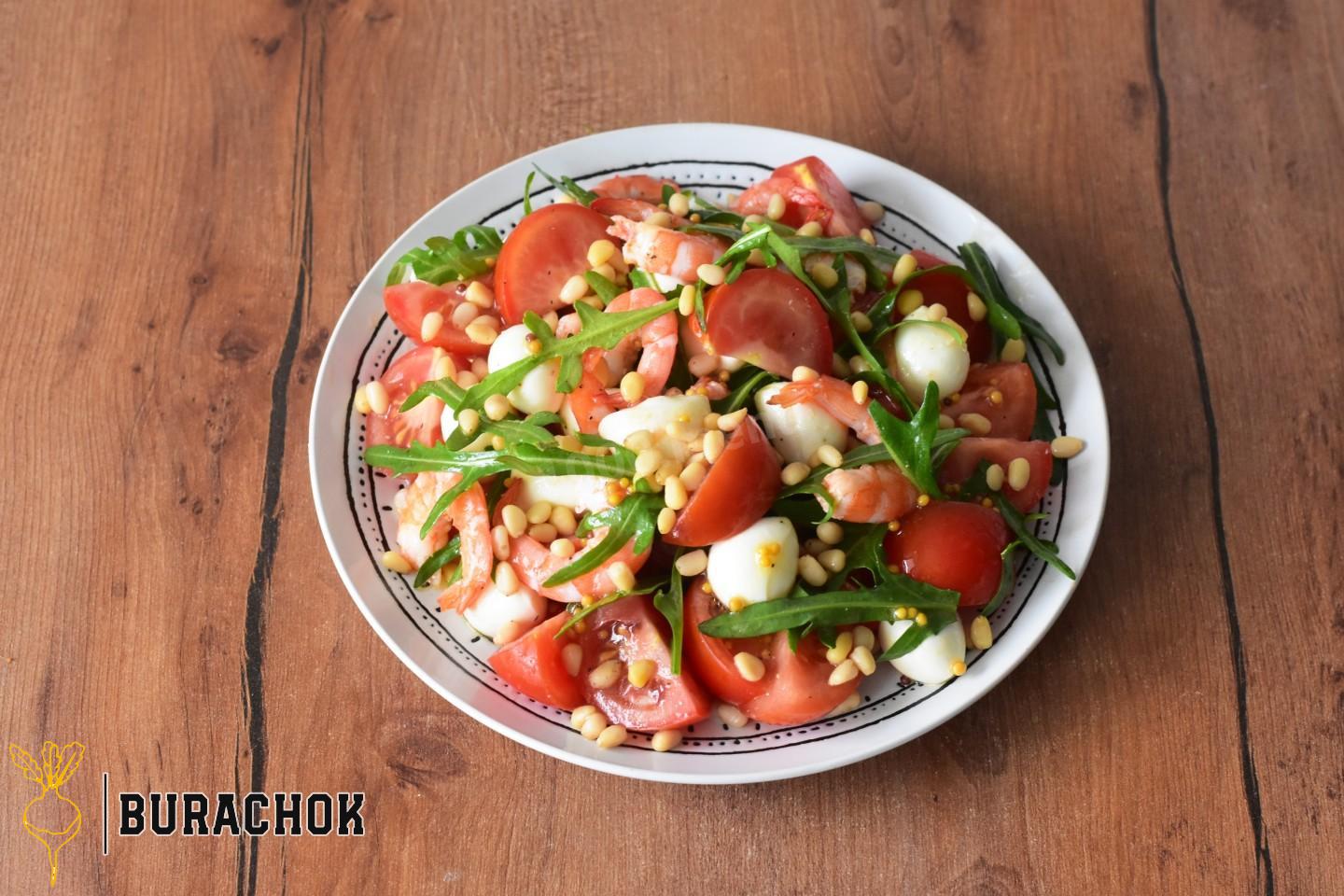 Салат з руколою, кедровими горішками та креветками