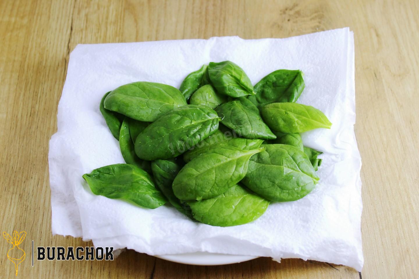 Салат з куркою, шампіньйонами, помідорами та сиром