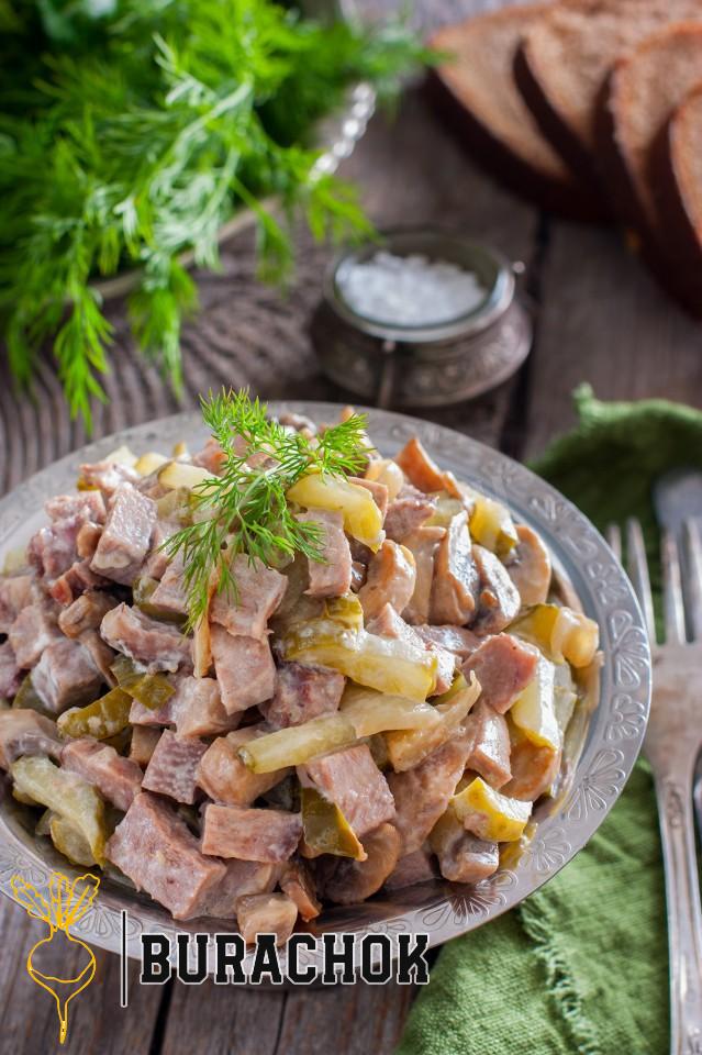 Салат з язиком та грибами шампіньйонами