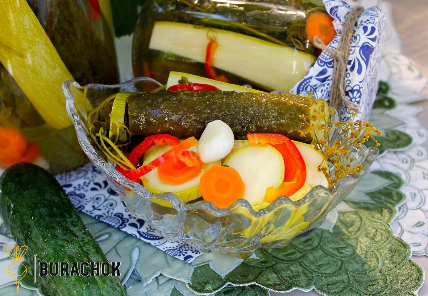 Мариновані огірки з кабачками на зиму