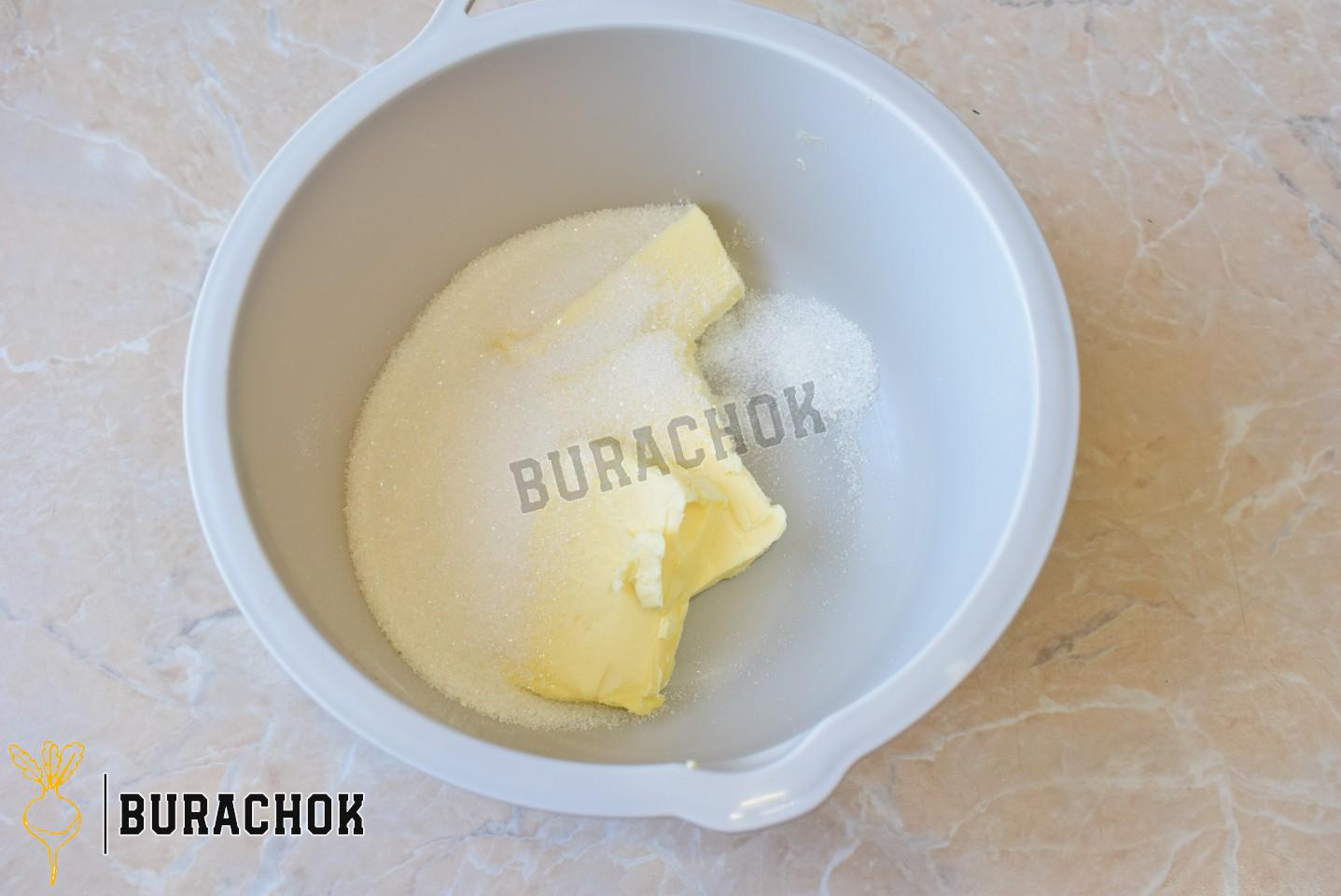 Простий пиріг з варенням у духовці