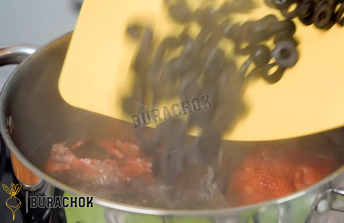 Збірна класична м'ясна солянка з ковбасками копченими