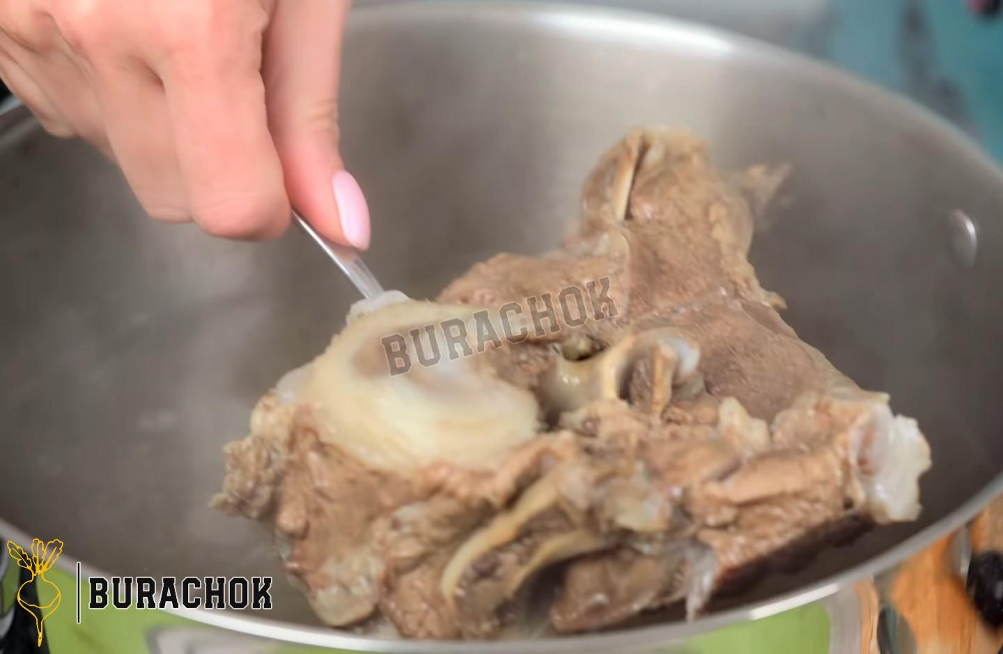 Збірна класична м'ясна солянка з ковбасками копченими