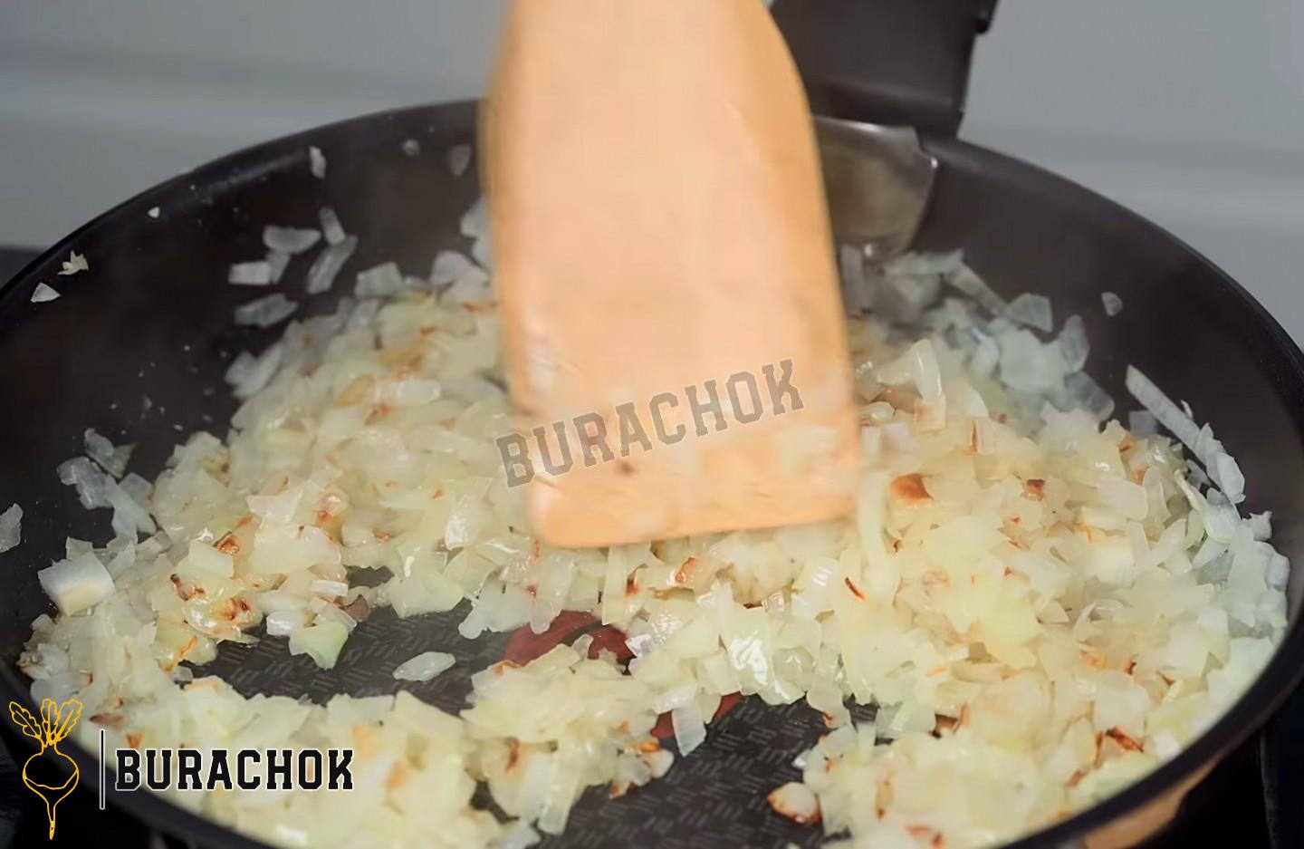 Збірна класична м'ясна солянка з ковбасками копченими