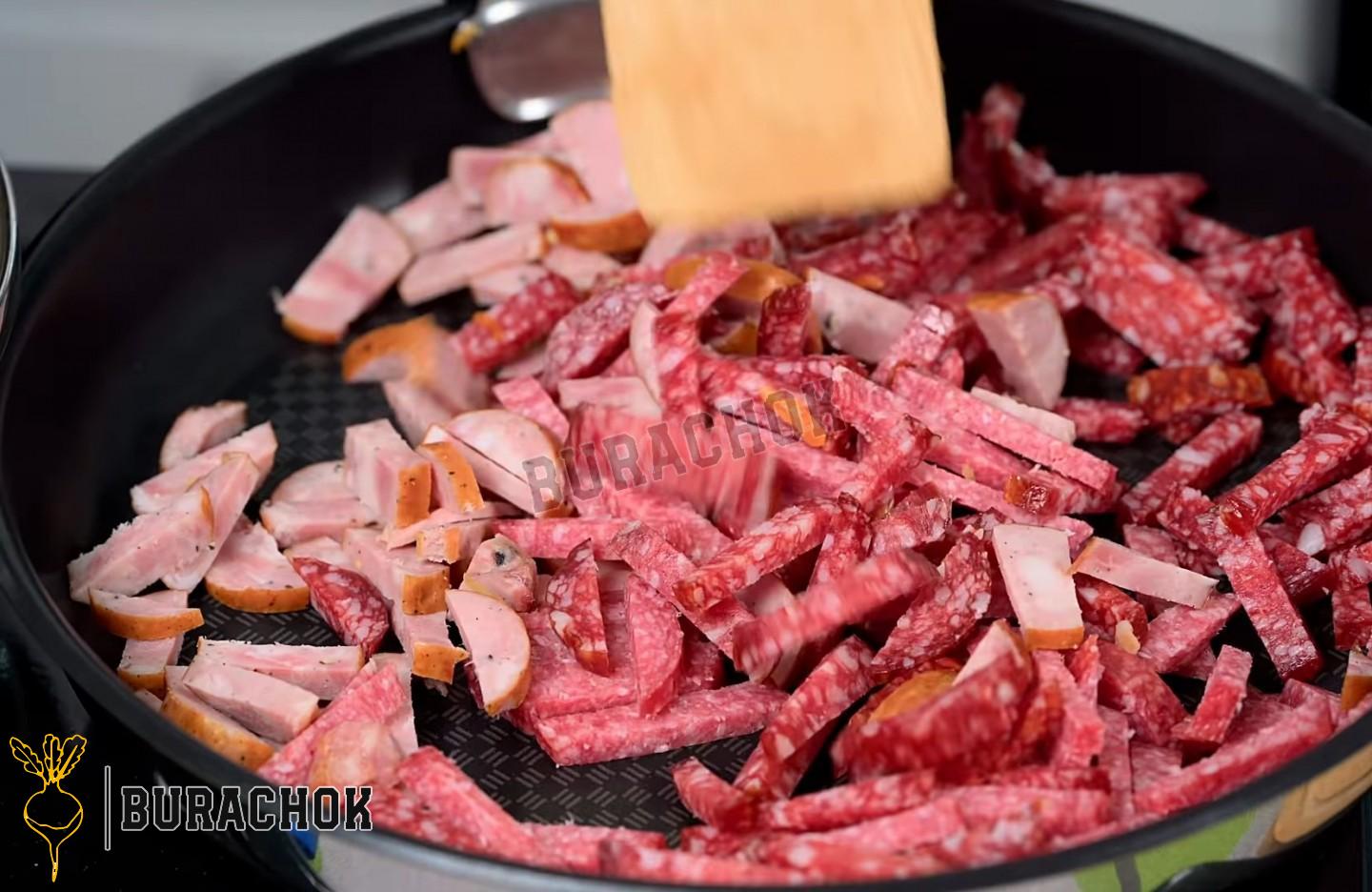 Збірна класична м'ясна солянка з ковбасками копченими