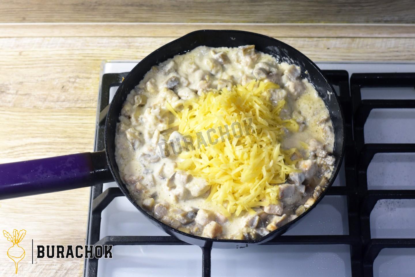 Млинцеві мішечки з жульєном 
