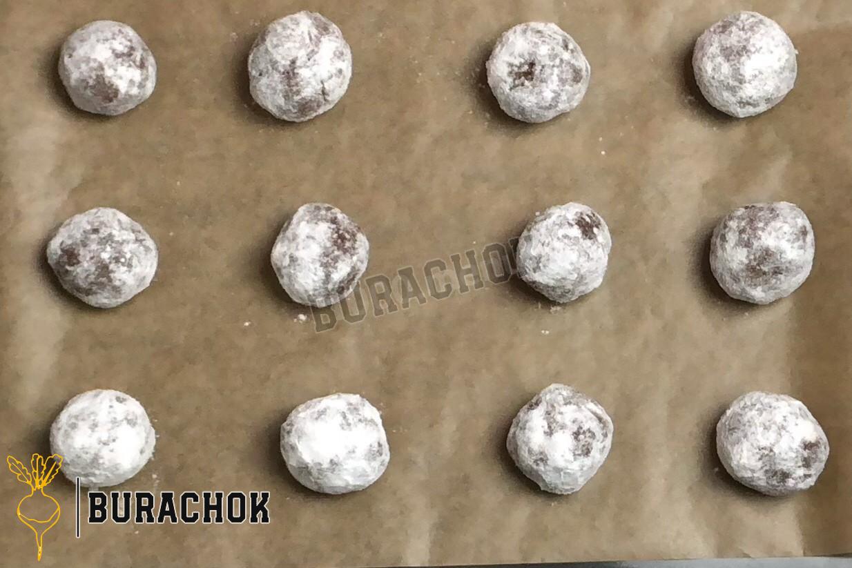 Шоколадне печиво з тріщинками