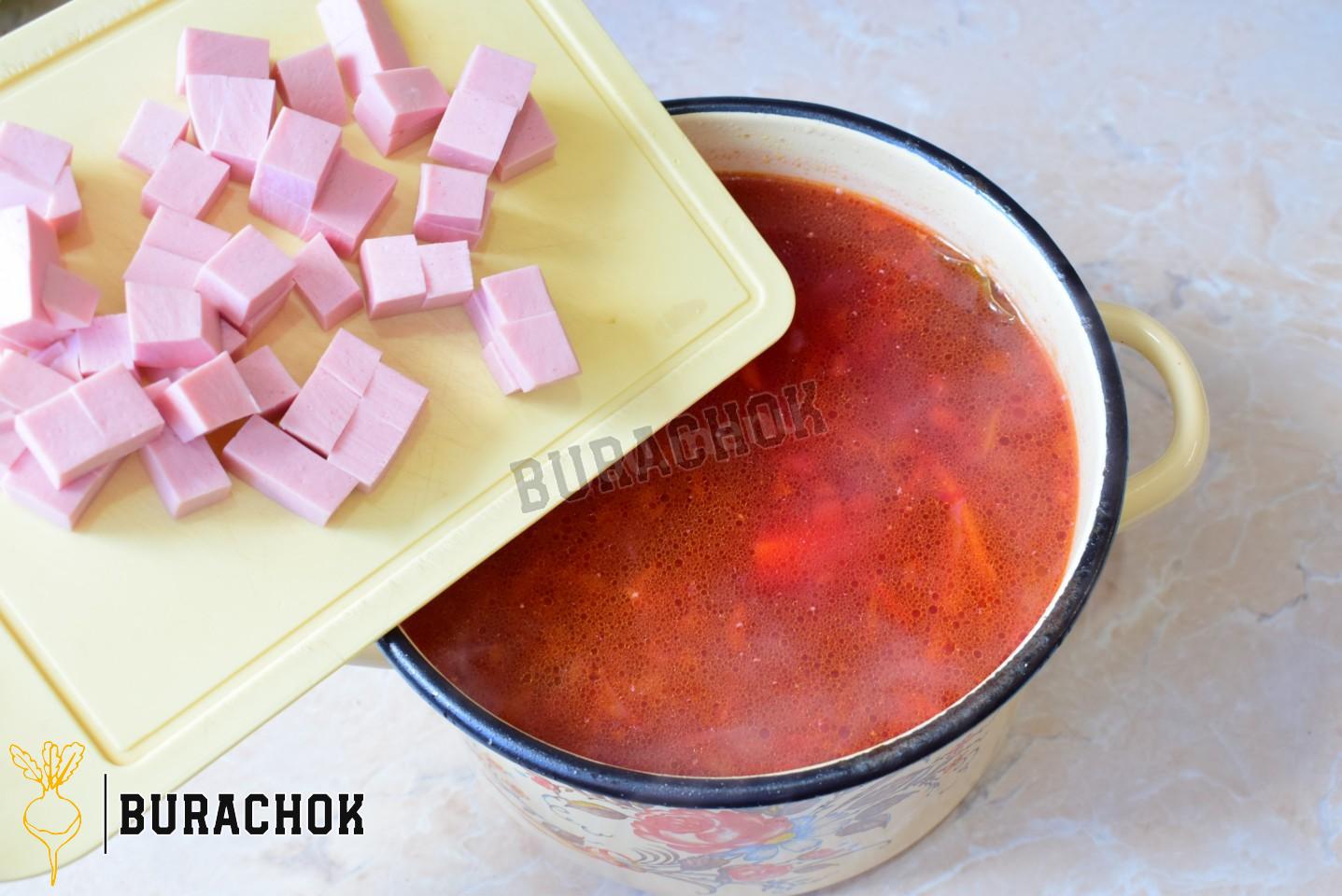 Борщ з ковбасою та буряком