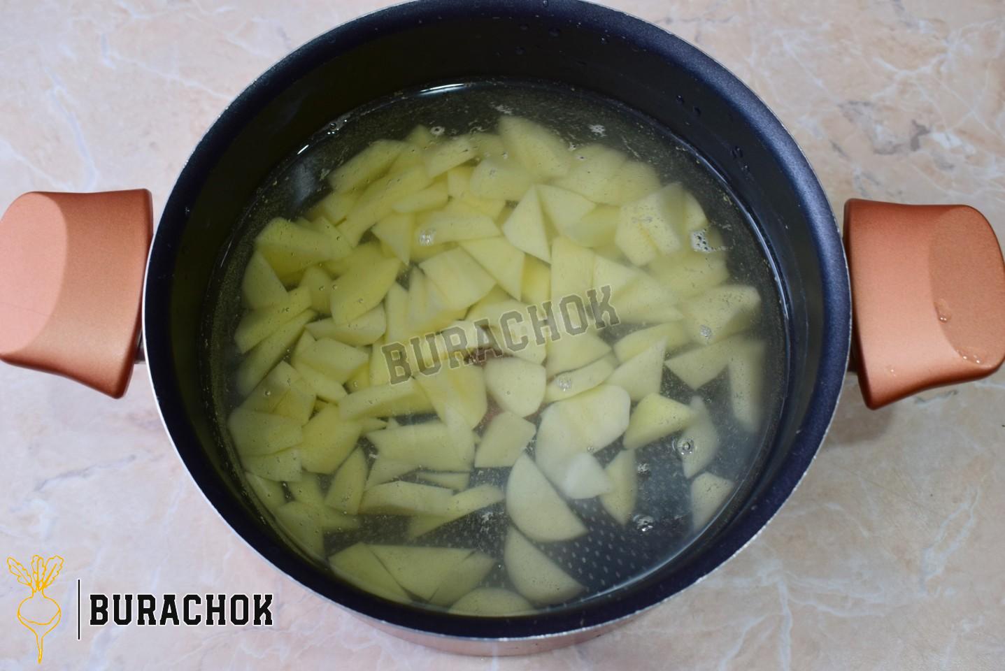 Борщ з пекінською капустою
