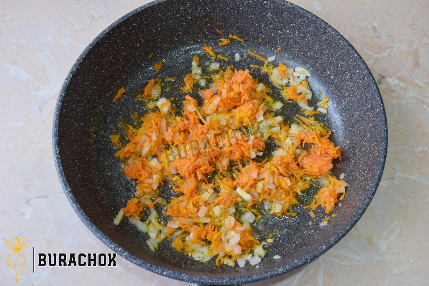 Борщ з пекінською капустою