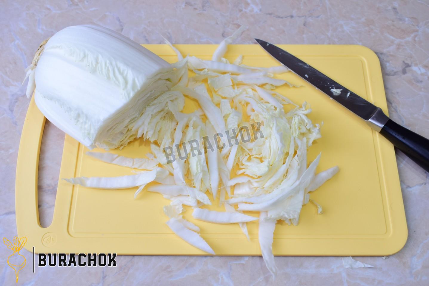 Борщ з пекінською капустою
