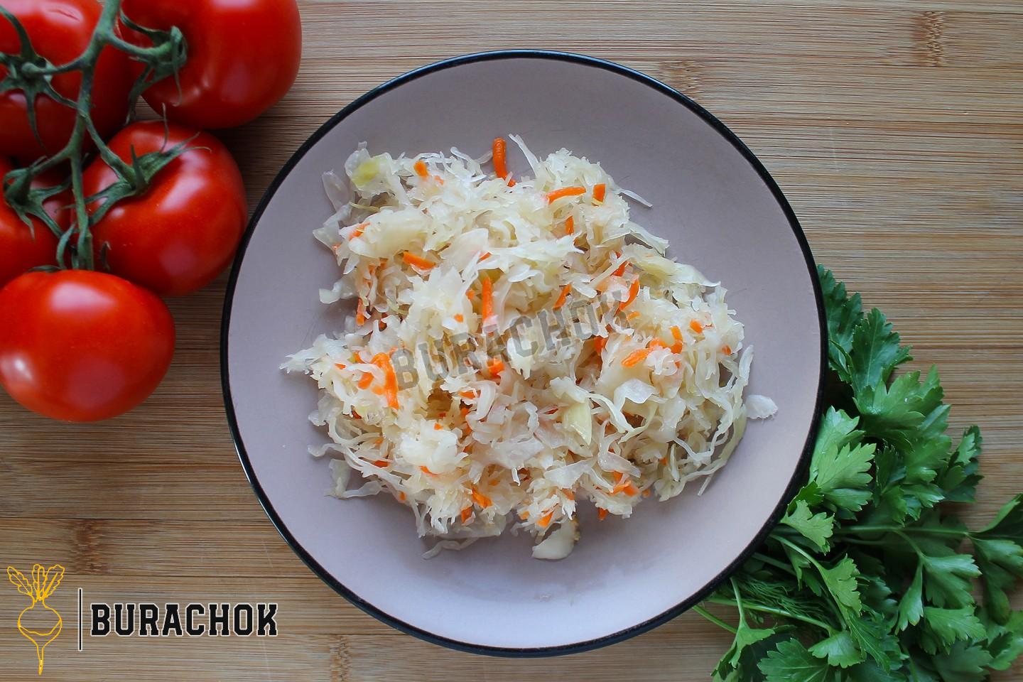 Борщ з квашеною капустою, буряком та куркою