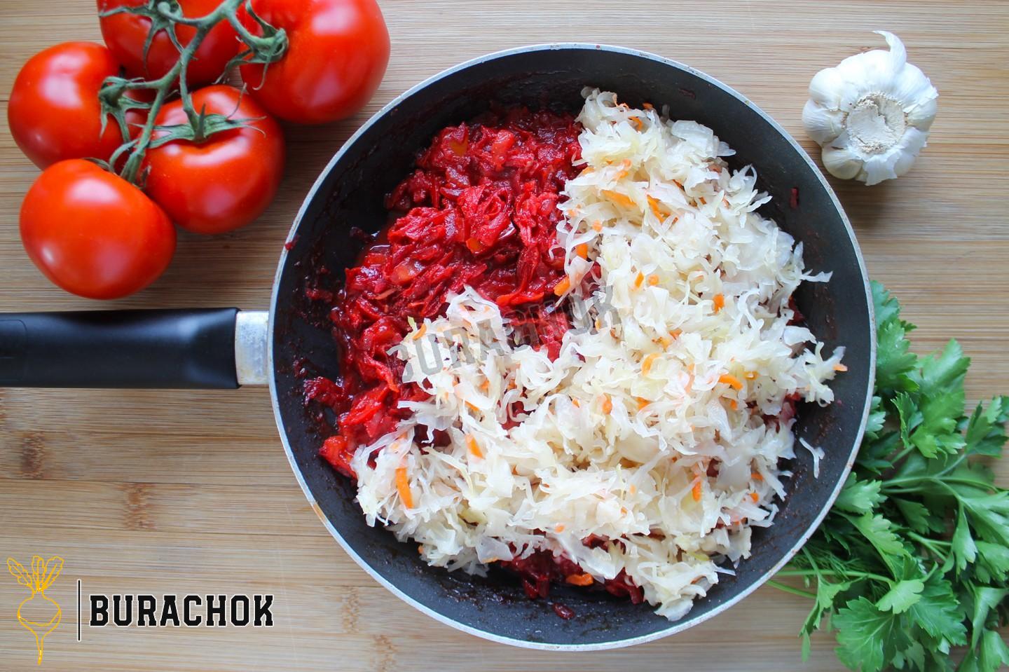Борщ з квашеною капустою, буряком та куркою