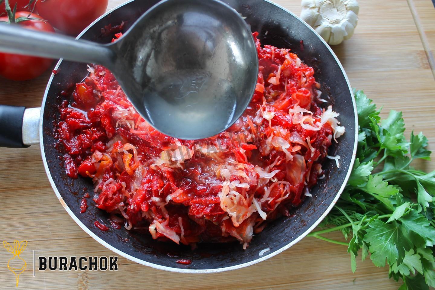 Борщ з квашеною капустою, буряком та куркою