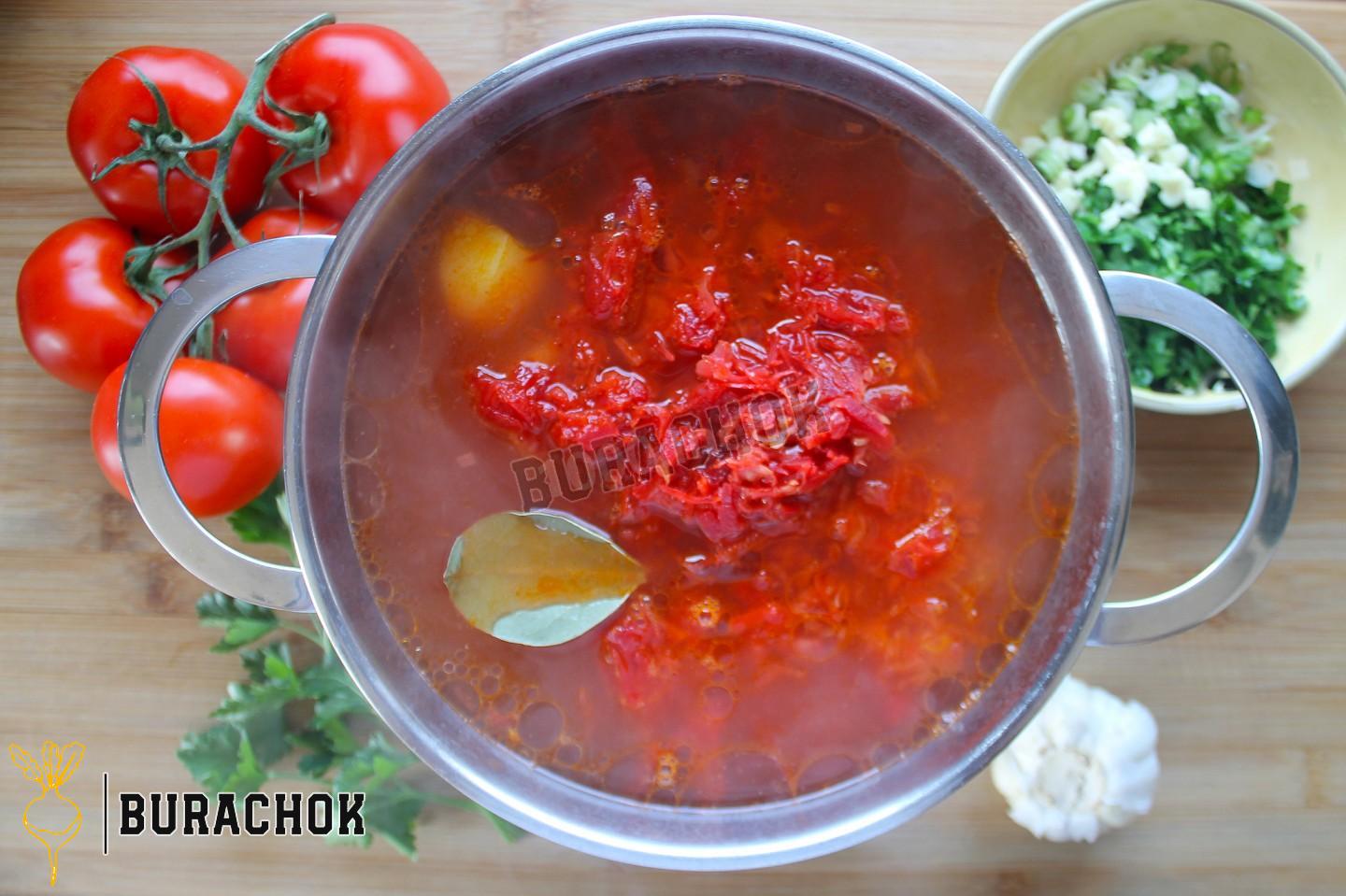 Борщ з квашеною капустою, буряком та куркою