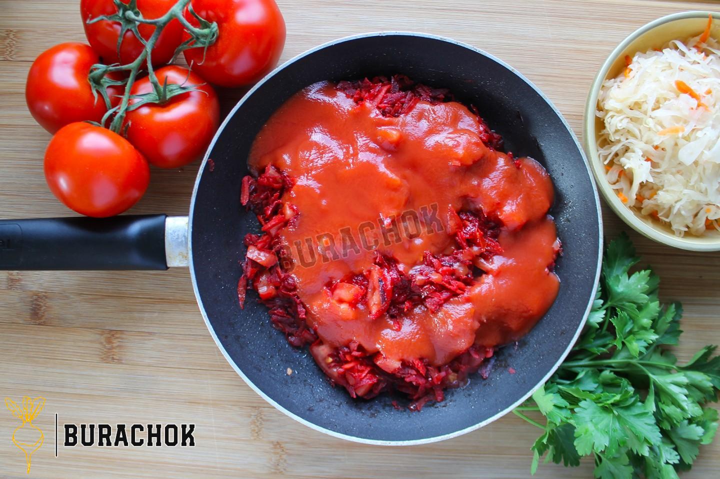 Борщ з квашеною капустою, буряком та куркою