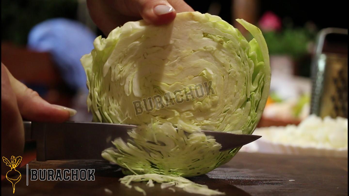 Томлений борщ у казані з кабачками та яблуками