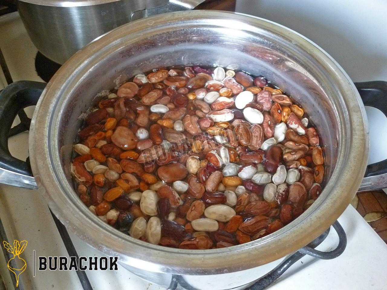 Пісний борщ з сухою квасолею без помідорів