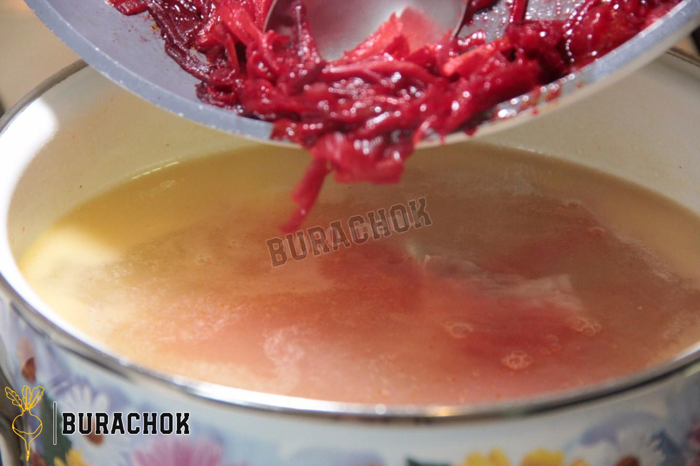 Борщ з квасолею та куркою