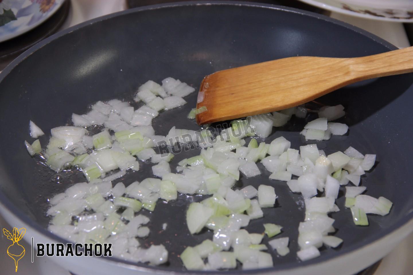 Борщ з квасолею та куркою