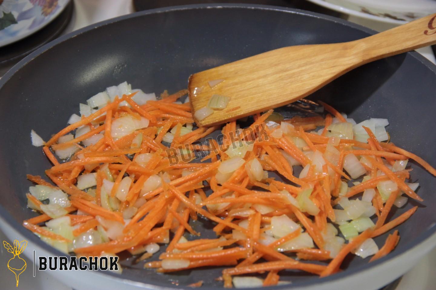 Борщ з квасолею та куркою