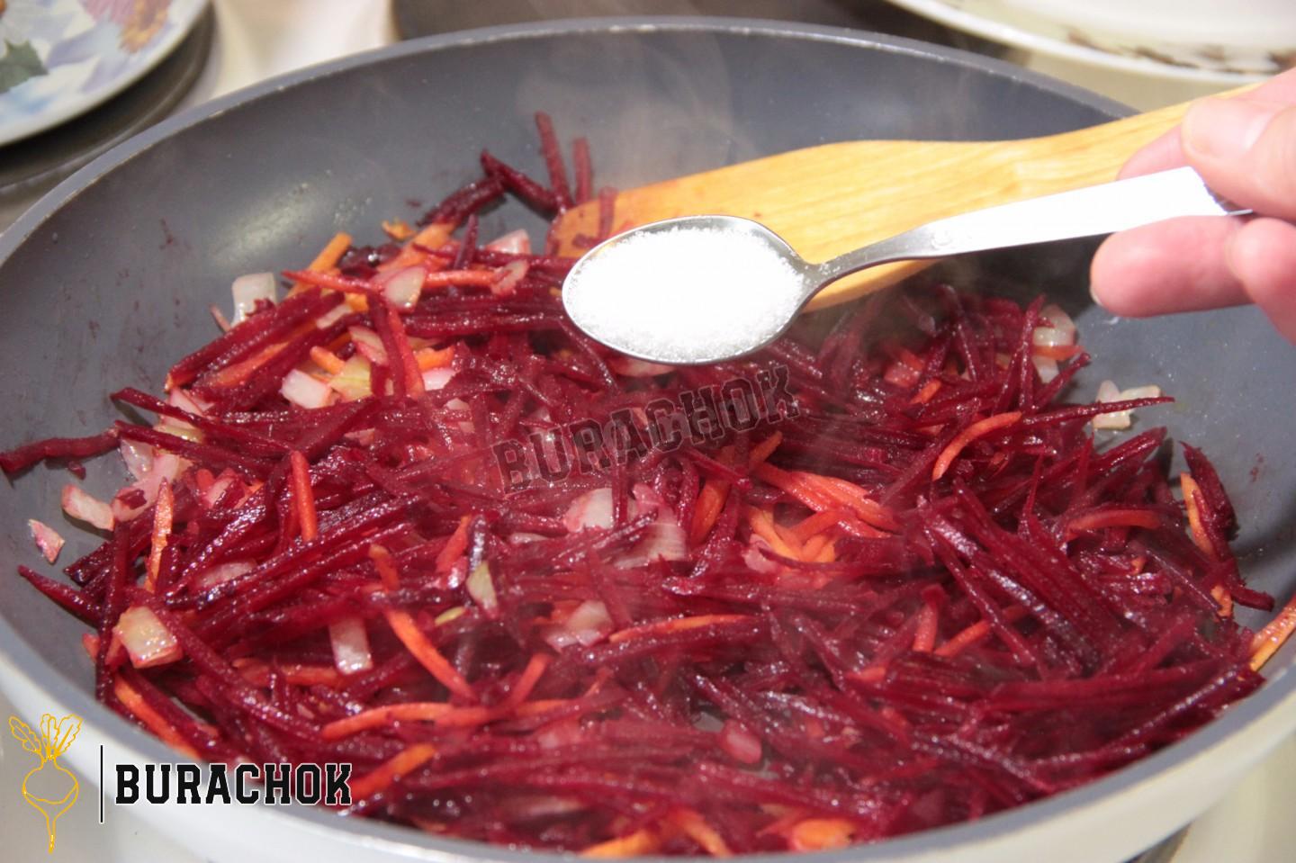 Борщ з квасолею та куркою