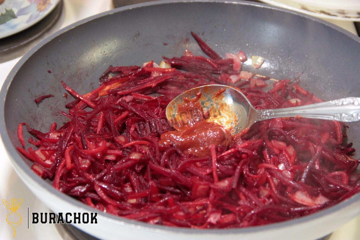 Борщ з квасолею та куркою