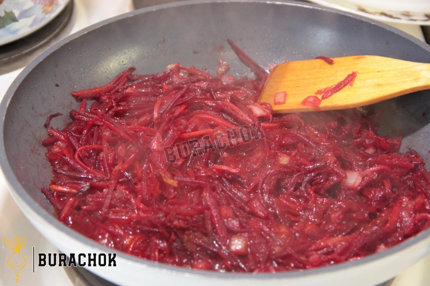 Борщ з квасолею та куркою