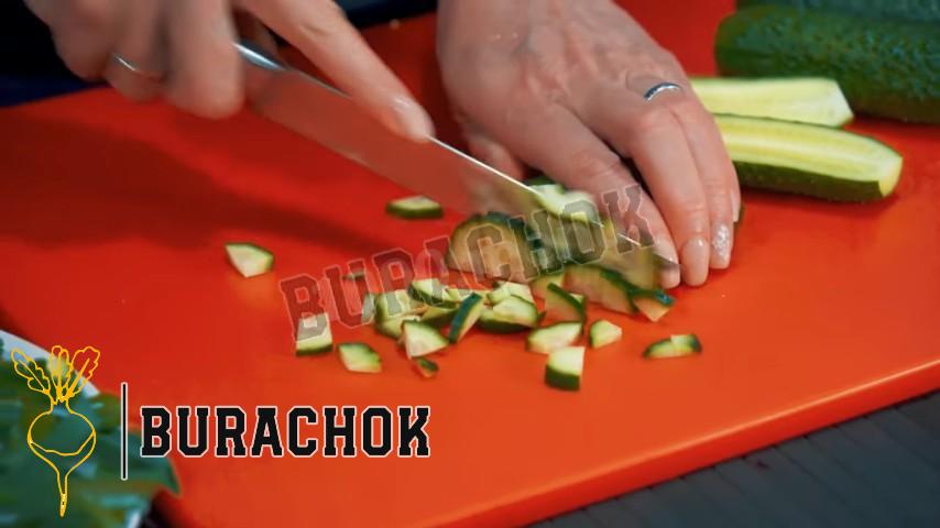 Звичайний холодний борщ на кефірі