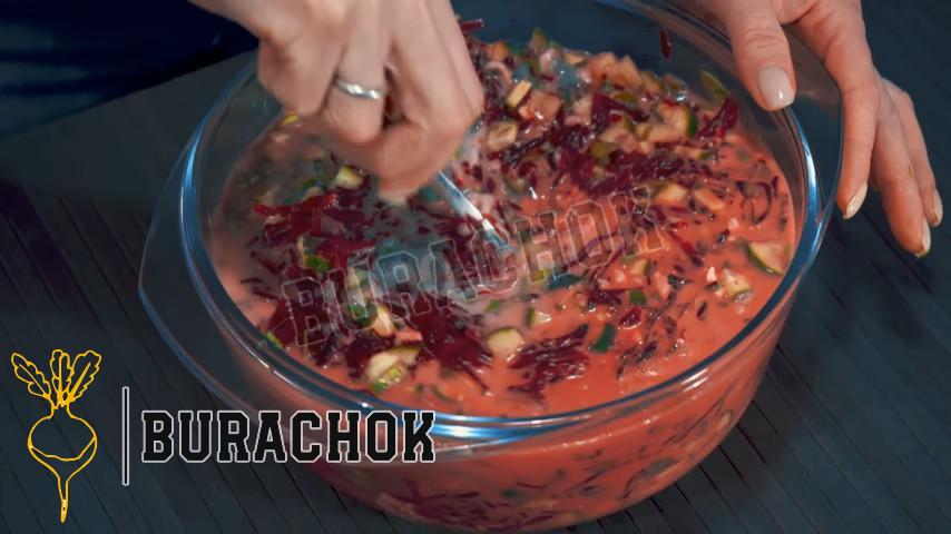 Звичайний холодний борщ на кефірі