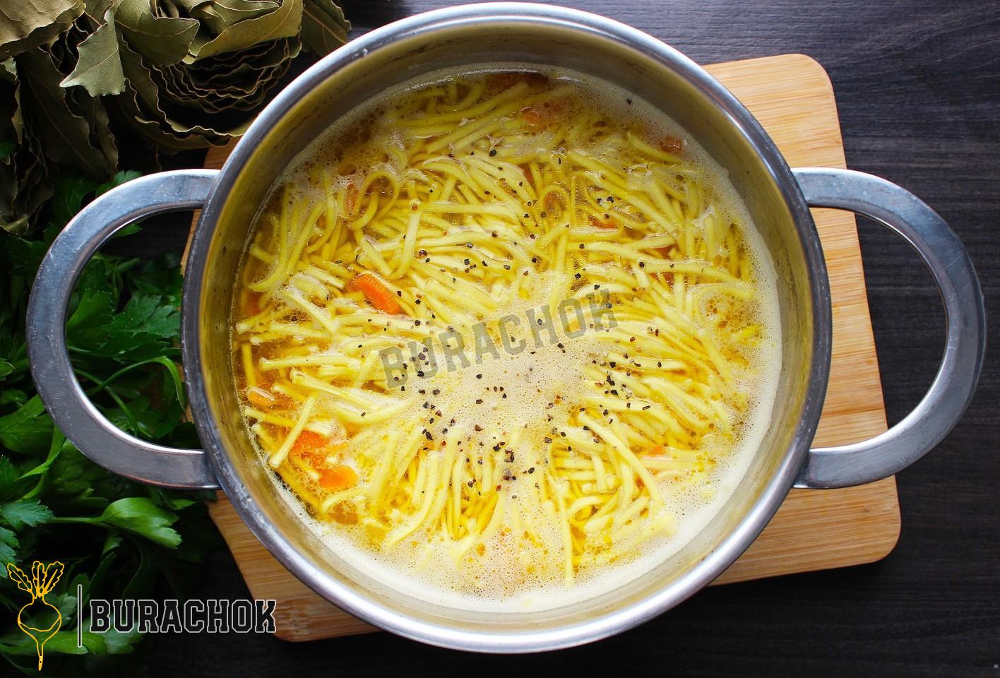 Курячий бульйон з локшиною