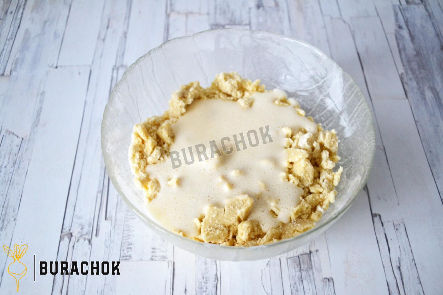 Пісочна шарлотка з яблуками